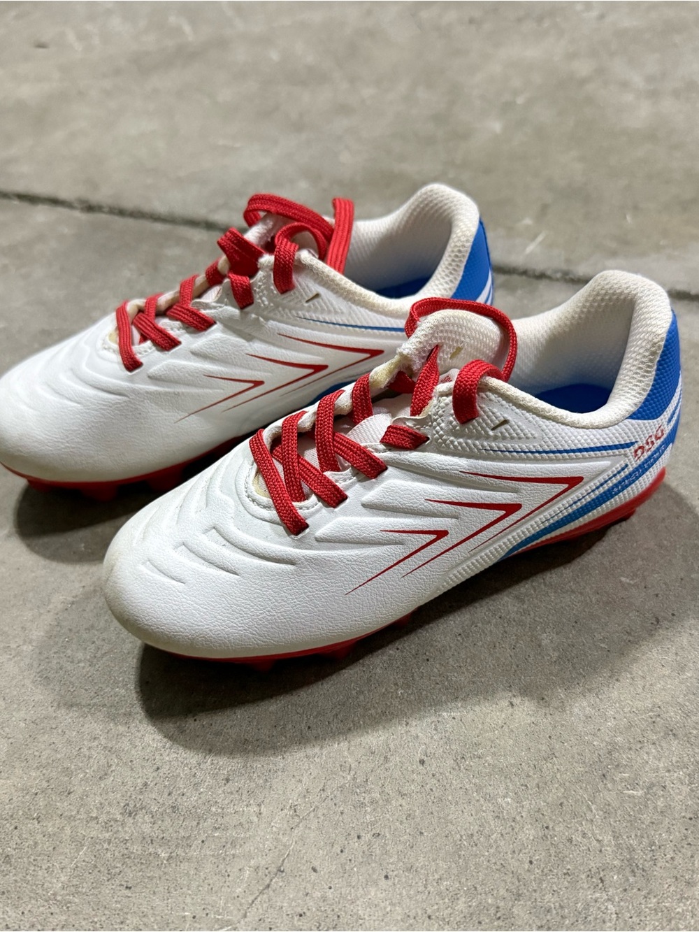 DSG Kids White Cleats with Red Laces and Blue Heel